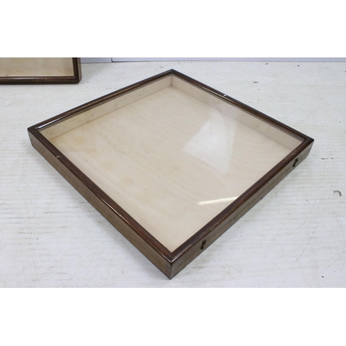 557 - Pair of mahogany framed display cases