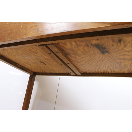 587 - Stanley Webb Davies 1946 oak drop leaf table with side drawers and lower shelf set on castors, H 73c... 