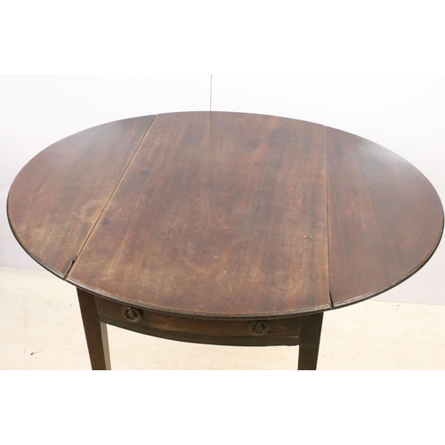 593 - Mahogany George III drop leaf table with side drawer supported on tapered legs and castors, H 59cm, ... 