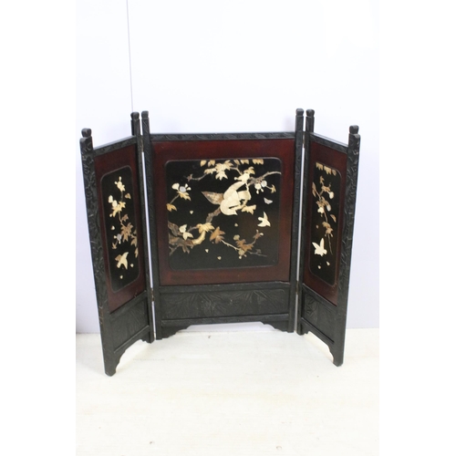 614 - Three panel lacquered decorative flora and fauna hand carved inlay small wall screen room divider, w... 