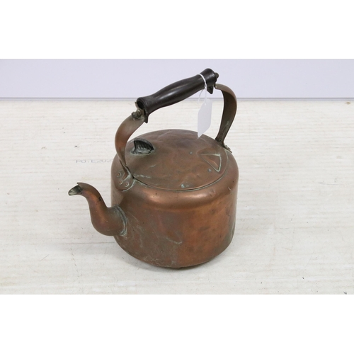 450A - Copper selection to include kettle, helmet coal scuttle bucket, W 40cm and an anchor light lantern, ... 