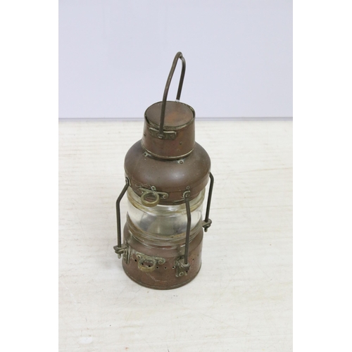 450A - Copper selection to include kettle, helmet coal scuttle bucket, W 40cm and an anchor light lantern, ... 