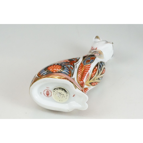 76 - Royal Crown Derby Imari pattern Siamese cat with gold stopper paperweight together with a Royal Worc... 