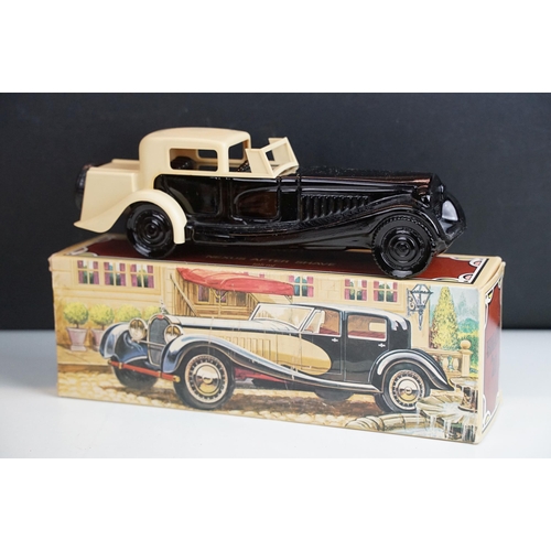 407 - Selection of Avon aftershaves in vintage novelty bottles to include Bugatti '27, Vintage Taxi, Super... 