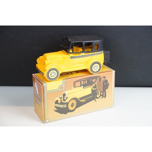 407 - Selection of Avon aftershaves in vintage novelty bottles to include Bugatti '27, Vintage Taxi, Super... 