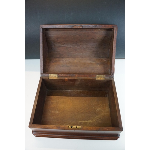 410 - Mahogany serpentine top box with brass hinged lid, H 22cm, W 40cm, D 28cm