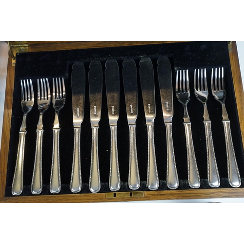 412 - Mixed silver plated items to include boxed spoons and knives, fish knives and forks, etc