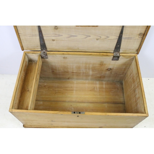 585 - Victorian pine blanket box, H 43cm, W 89cm, D 50cm