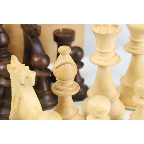 304 - Staunton wooden chess set, king 10.5 cm high, pawn 5.5 cm high, in wooden box