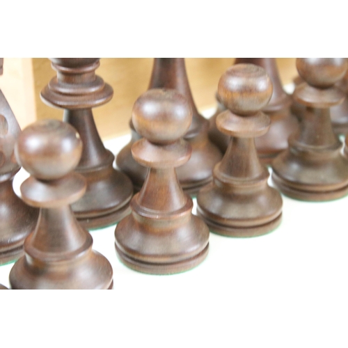 304 - Staunton wooden chess set, king 10.5 cm high, pawn 5.5 cm high, in wooden box