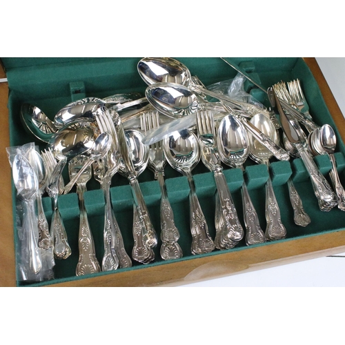 284 - Black and Barlow silver plated kings pattern cutlery set within wooden felt lined canteen