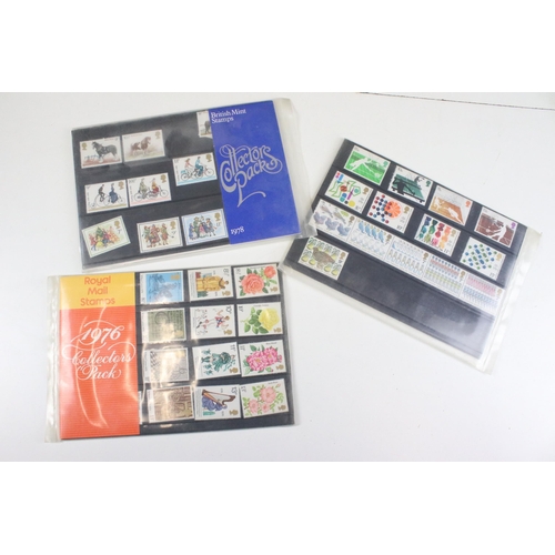 326 - Collection of stamps to include a small selection of presentation mint stamps and a selection of fir... 