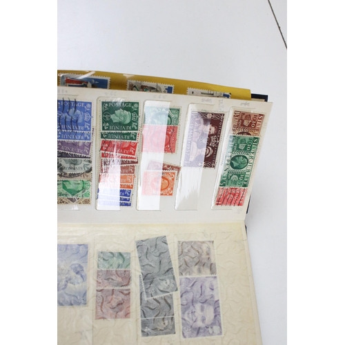 326 - Collection of stamps to include a small selection of presentation mint stamps and a selection of fir... 