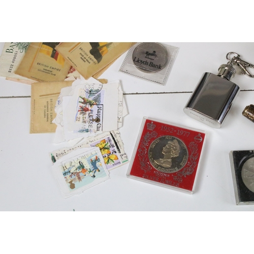 334 - Collection of assorted collectables to include photolite table lighter, parker fountain pen with gol... 