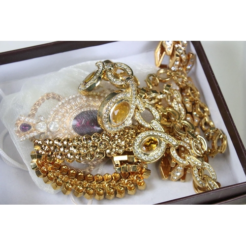 336 - Quantity of silver and gold tone costume jewellery to include fourteen pendants necklaces and a sele... 