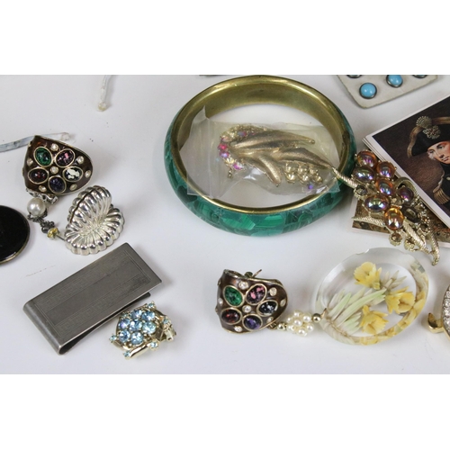 340 - Selection of costume jewellery to include silver plate card holder, metal jewelled tin, buttons, ena... 