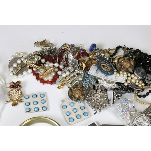 340 - Selection of costume jewellery to include silver plate card holder, metal jewelled tin, buttons, ena... 