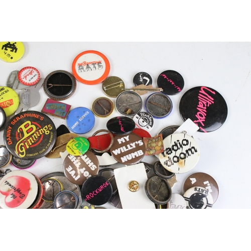 345 - Quantity of vintage pin button badges to include Boomtown Rats, Billy Connolly. Ultravox and Butlins... 