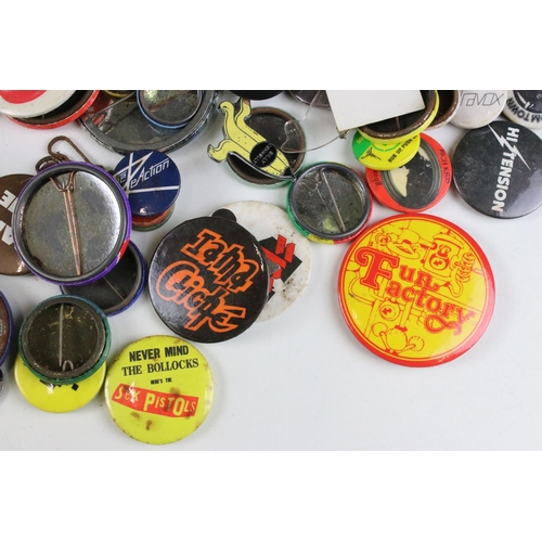 345 - Quantity of vintage pin button badges to include Boomtown Rats, Billy Connolly. Ultravox and Butlins... 