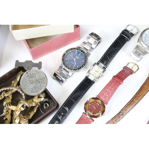 348 - Collection of assorted wristwatches to include Seiko 5, Accurist, Zurich, West Air, and a selection ... 