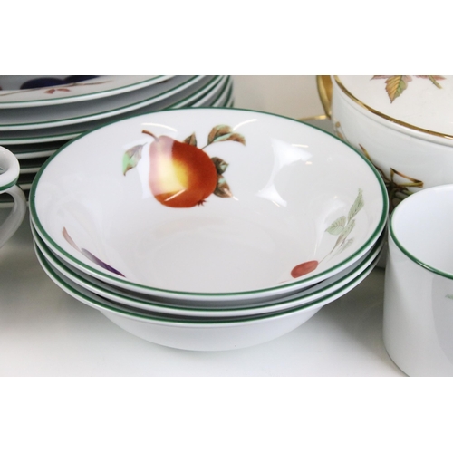 88 - Royal Worcester 'Evesham Vale' dinner service set to include small lidded vegetable serving dish, ju... 