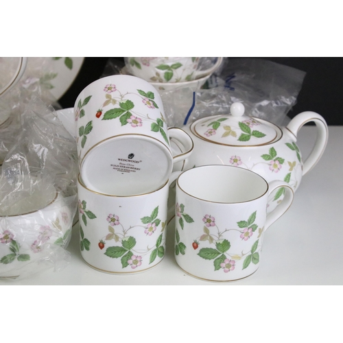 89 - Wedgwood 'Wild Strawberry' tea service set to include teapot, smaller tea pot, jug, six tea cups and... 