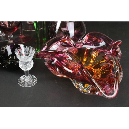 91 - Mixed selection of glass to include vases, wine glasses, centre piece bowl, ash tray and large foote... 