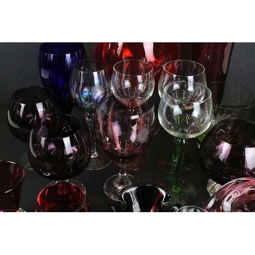 91 - Mixed selection of glass to include vases, wine glasses, centre piece bowl, ash tray and large foote... 