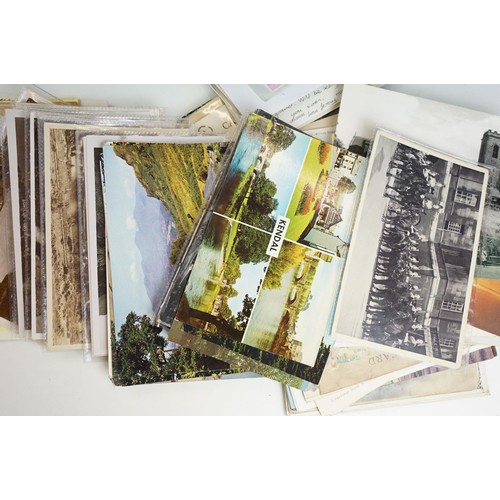 355 - Collection of assorted mid to late 20th Century postcards of mostly topographical views and some pos... 