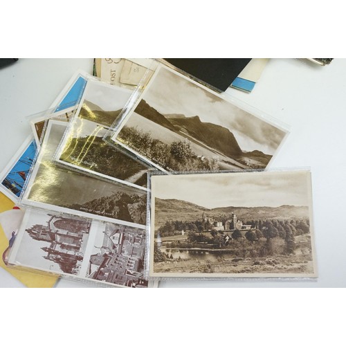 355 - Collection of assorted mid to late 20th Century postcards of mostly topographical views and some pos... 