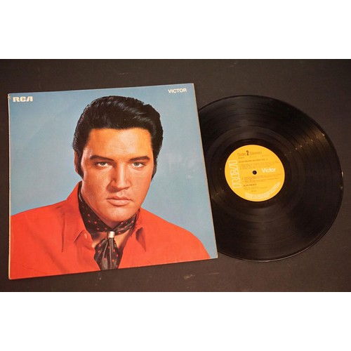 356 - Collection of Elvis Presley related collectables to include a selection of pin badges, three LP's an... 