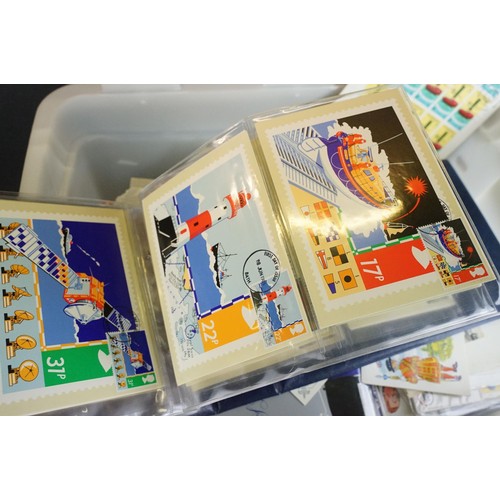 363 - Collection of assorted GB stamps to include stamps books (approx 15), presentation packs, mint stamp... 