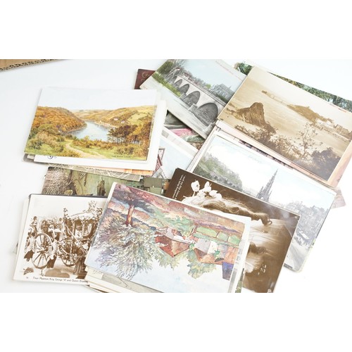 369 - Collection of mostly early 20th Century postcards to include topographical and greetings cards as we... 