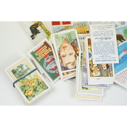 369 - Collection of mostly early 20th Century postcards to include topographical and greetings cards as we... 