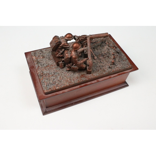 426A - Danbury Mint, Vickers Machine Gunners resin sculpture of seated soldiers with machine guns on plinth... 