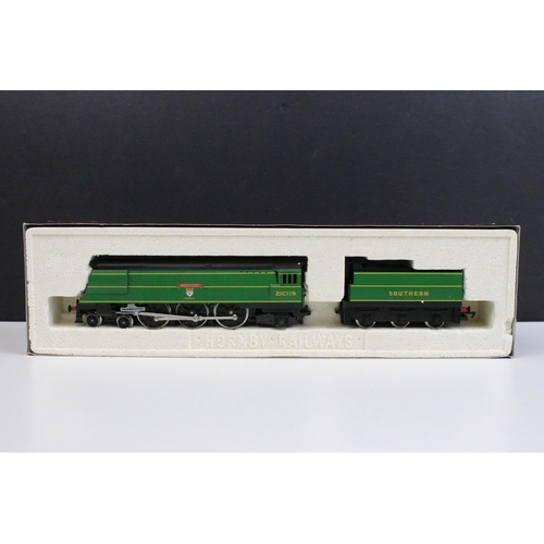 9 - Five boxed Hornby / Triang OO gauge locomotives to include R2223 BR Fowler 2-6-4T Class 4P Locomotiv... 