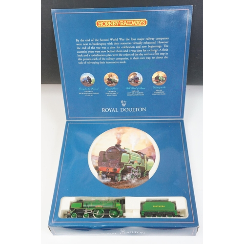 36 - Boxed Hornby OO gauge R648 SR 4-4-0 Tonbridge Schools Royal Doulton locomotive set