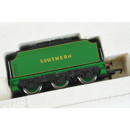 36 - Boxed Hornby OO gauge R648 SR 4-4-0 Tonbridge Schools Royal Doulton locomotive set