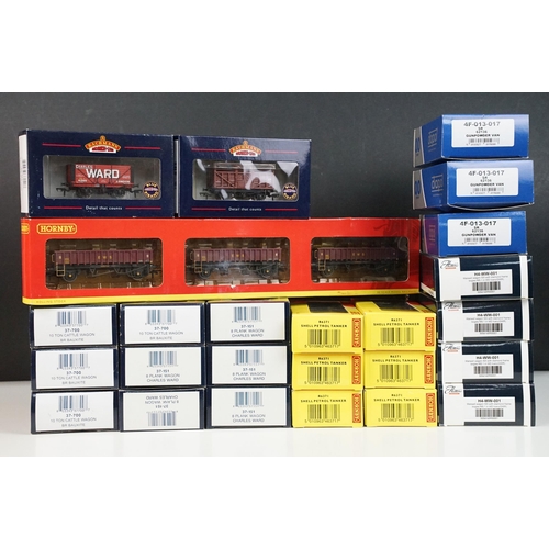 40 - 25 Boxed OO / HO gauge items of rolling stock to include 11 x Bachmann, 4 x Hattons, 3 x Dapol and 7... 