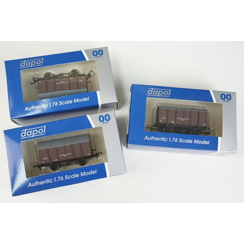 40 - 25 Boxed OO / HO gauge items of rolling stock to include 11 x Bachmann, 4 x Hattons, 3 x Dapol and 7... 