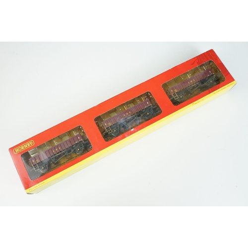 40 - 25 Boxed OO / HO gauge items of rolling stock to include 11 x Bachmann, 4 x Hattons, 3 x Dapol and 7... 