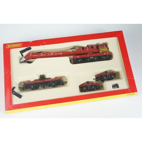 44 - 17 Boxed OO gauge items of rolling stock to include 7 x Hornby / Triang featuring Hornby R6104 75 To... 