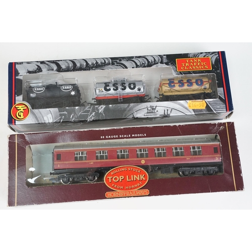 44 - 17 Boxed OO gauge items of rolling stock to include 7 x Hornby / Triang featuring Hornby R6104 75 To... 