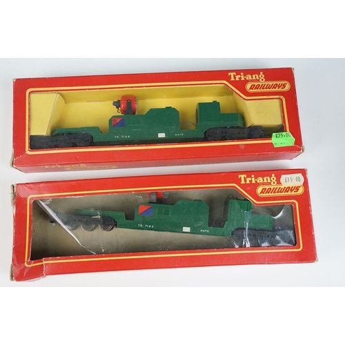 44 - 17 Boxed OO gauge items of rolling stock to include 7 x Hornby / Triang featuring Hornby R6104 75 To... 