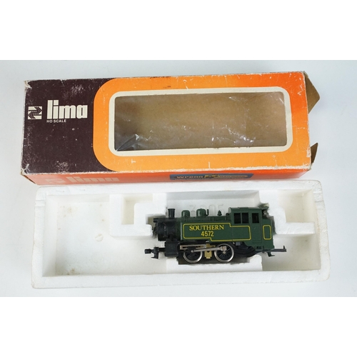 44 - 17 Boxed OO gauge items of rolling stock to include 7 x Hornby / Triang featuring Hornby R6104 75 To... 