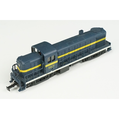 51 - 13 OO / HO gauge locomotives to include 2 x Hornby Railfreight, Mehano Santa Fe, AHH SNCF, Hornby Ci... 