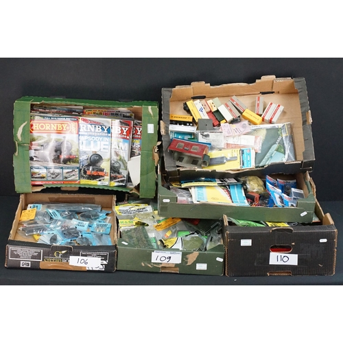 54 - Collection of model railway lay out accessories to include bagged scenery featuring Riko, K&M, Heki,... 