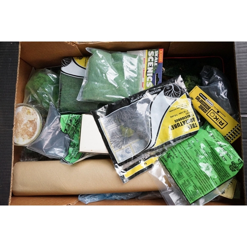 54 - Collection of model railway lay out accessories to include bagged scenery featuring Riko, K&M, Heki,... 