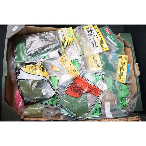 54 - Collection of model railway lay out accessories to include bagged scenery featuring Riko, K&M, Heki,... 