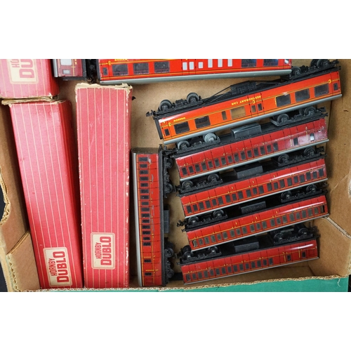 58 - 35 Hornby Dublo items of rolling stock featuring various coaches to include 6 x boxed examples (two ... 